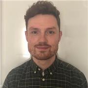 Native English teacher offering general to teenagers and adults // Profesor nativo de inglés que imparte clases generales a adolescentes y adultos